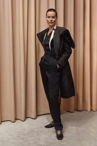 Look 16
